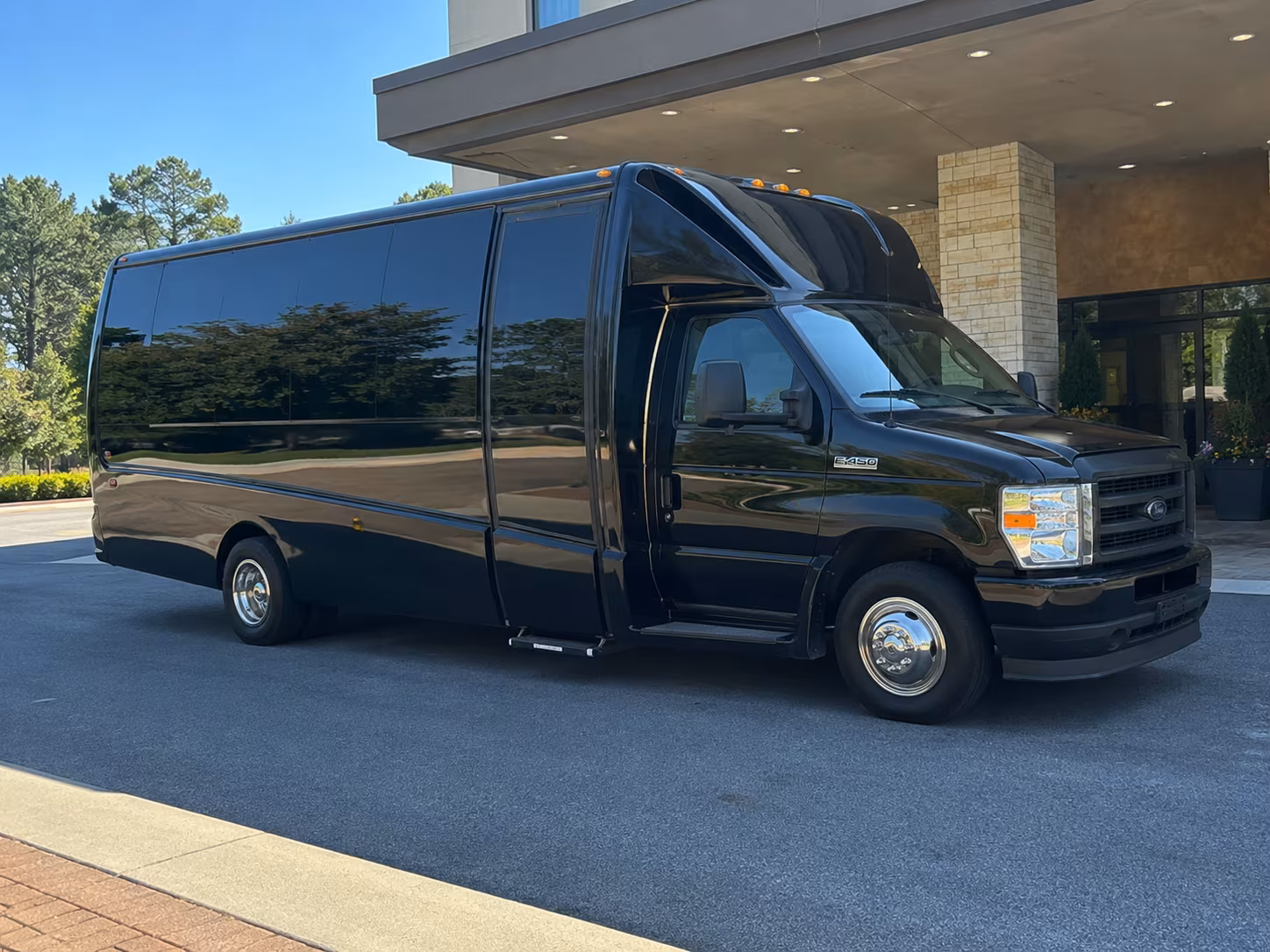 minibuses for convention breakout sessions and off site venue transfers in huntington beach